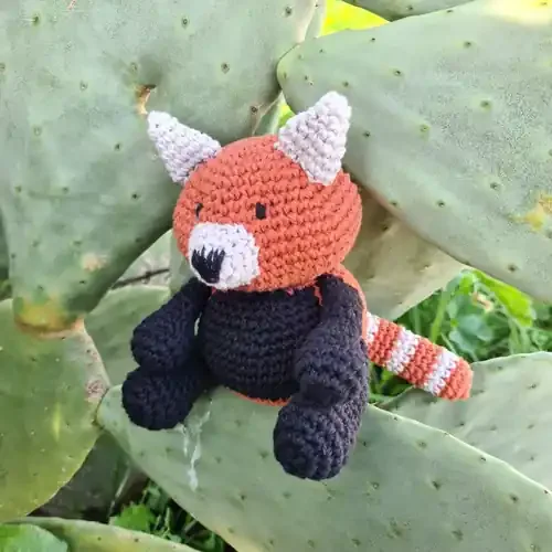 Hoooked Amigurumi DIY Kit W/Eco Barbante Yarn-Red Panda Ling – PAK333